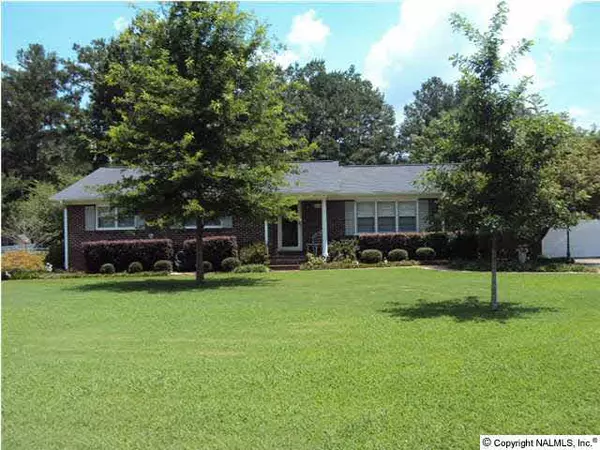 106 South Hawk Drive, Rainbow City, AL 35906