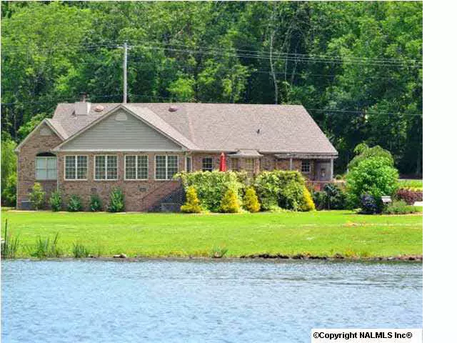 400 Star Point Road, Guntersville, AL 35976