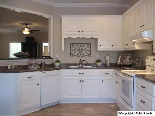 Moulton, AL 35650,512 Littrell Circle