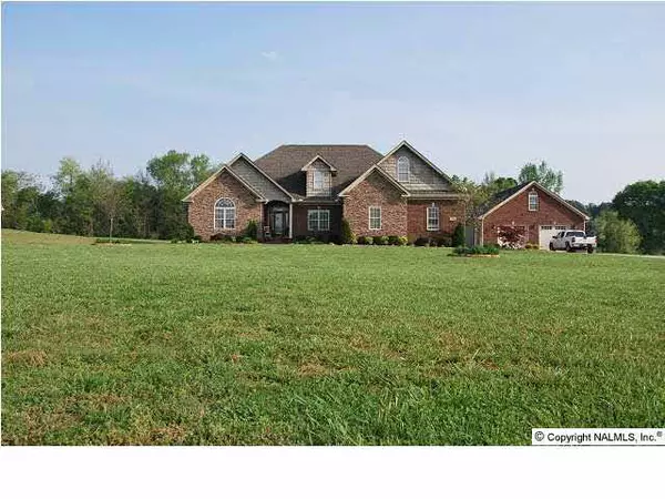 445 Sharps Cove Road, Gurley, AL 35748