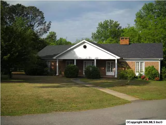 Moulton, AL 35650,306 Fern Court