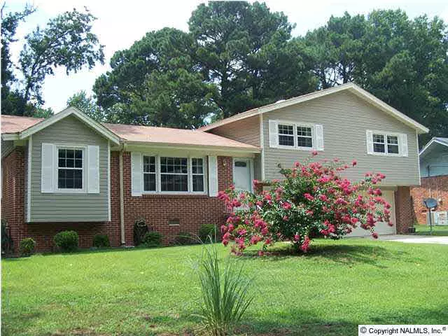 6623 Robinhood Lane, Huntsville, AL 35806