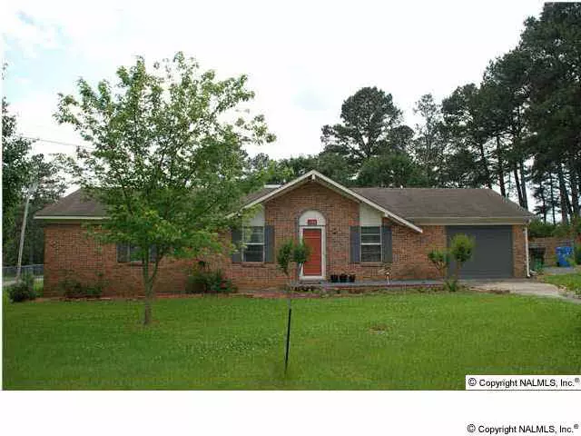 1100 Oakwood Street, Hartselle, AL 35640