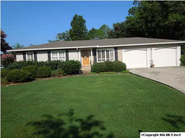 3240 Sunrise Drive, Guntersville, AL 35976