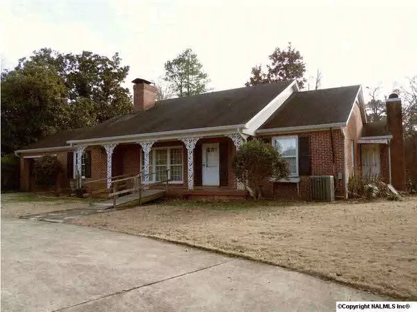 621 Mcspadden Circle, Centre, AL 35960