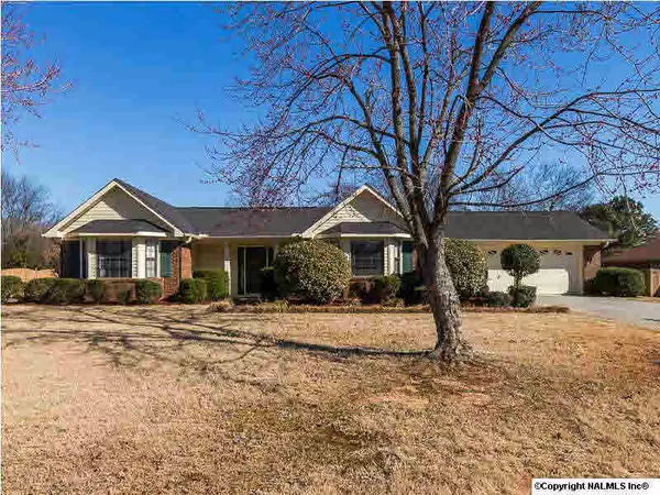 123 Canoebrook Lane, Huntsville, AL 35806