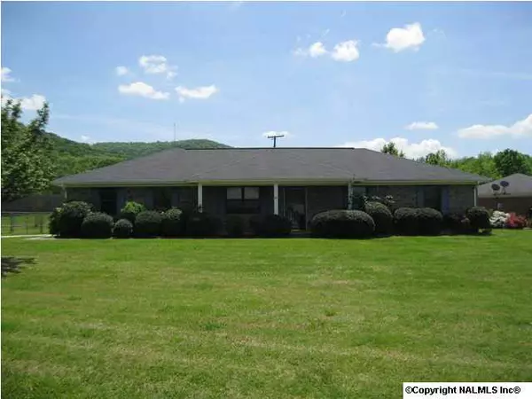 70 NE Green Valley Circle, Fort Payne, AL 35967