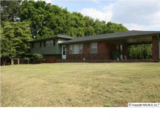 326 Town And Country Drive, Huntsville, AL 35806