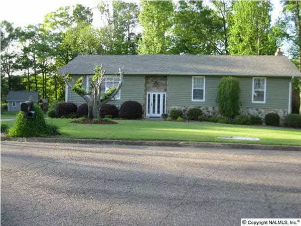 153 South Hawk Drive, Rainbow City, AL 35906