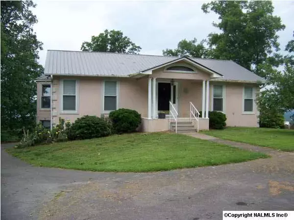 121 Rose Street, Section, AL 35771