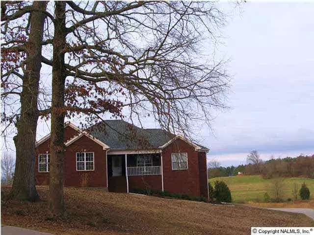 1695 Moss Chapel Road, Hartselle, AL 35640