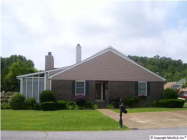 406 Lakepoint Drive, Gadsden, AL 35901