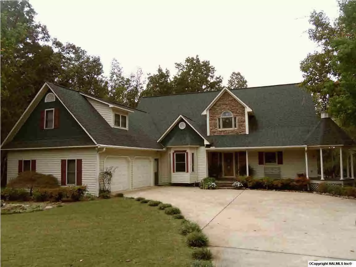 Cedar Bluff, AL 35959,880 County Road 906