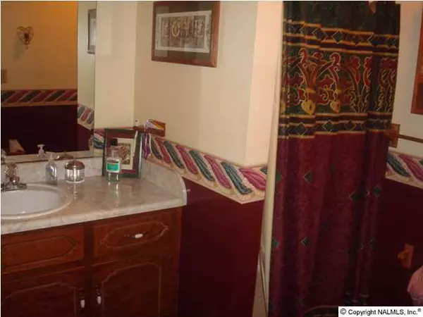 Toney, AL 35773,18910 Canoebrook Lane