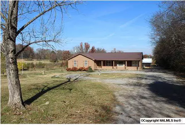 45 Pleasant View Road, Falkville, AL 35622