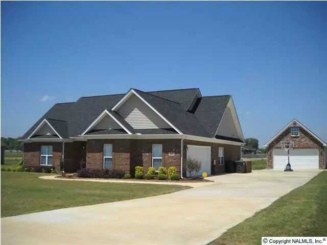 383 Ed Baeder Road, Hazel Green, AL 35750