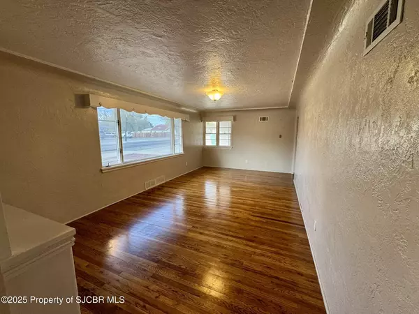 Farmington, NM 87401,702 DUSTIN