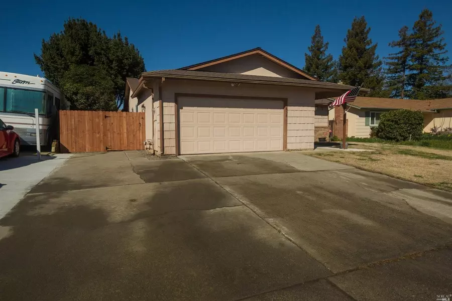 635 N Almond ST, Dixon, CA 95620