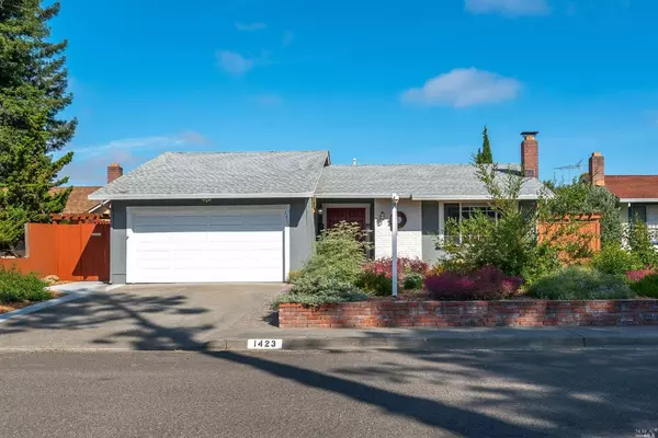 1423 Ivy LN, Petaluma, CA 94954