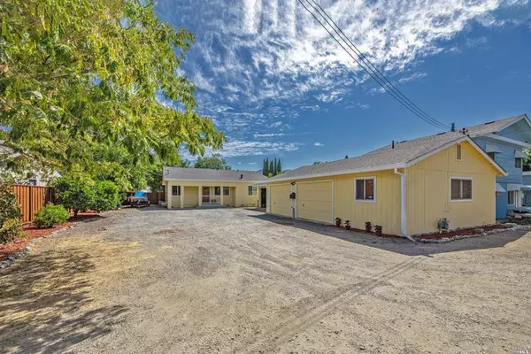 224 Rockydale LN, Cloverdale, CA 95425