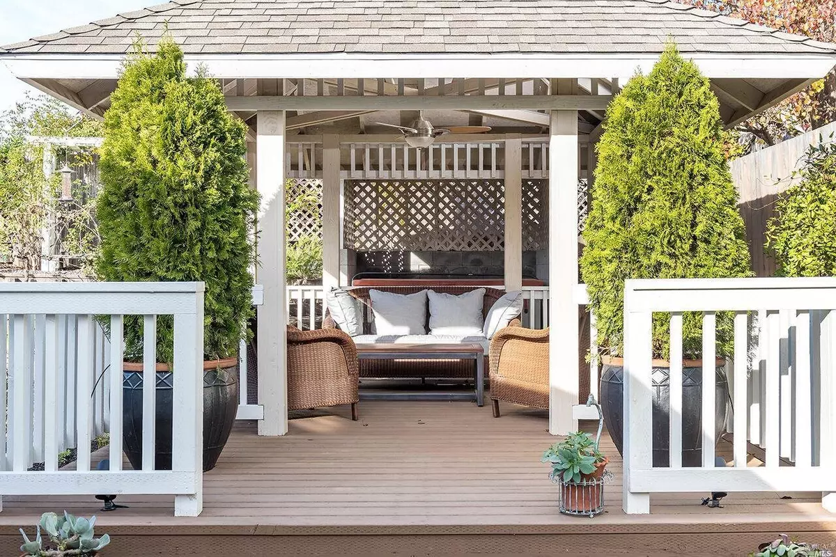 Healdsburg, CA 95448,115 Philip DR