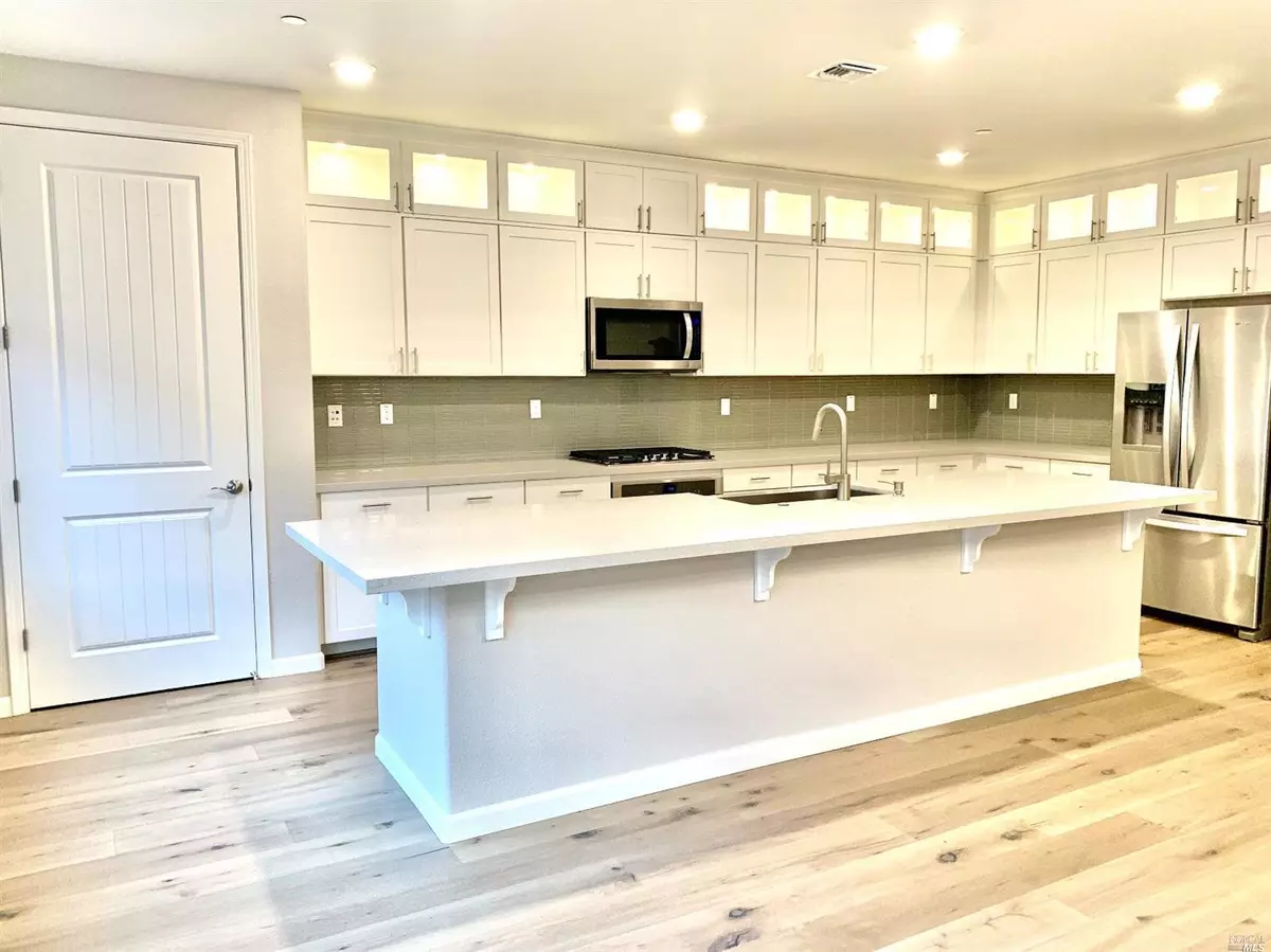 Rohnert Park, CA 94928,5542 kennedy PL