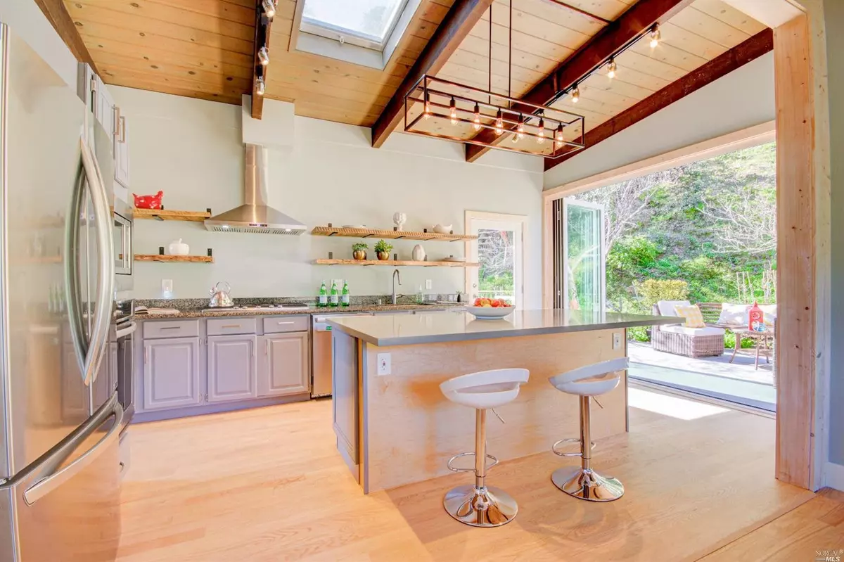 San Rafael, CA 94901,8 Millwood CT