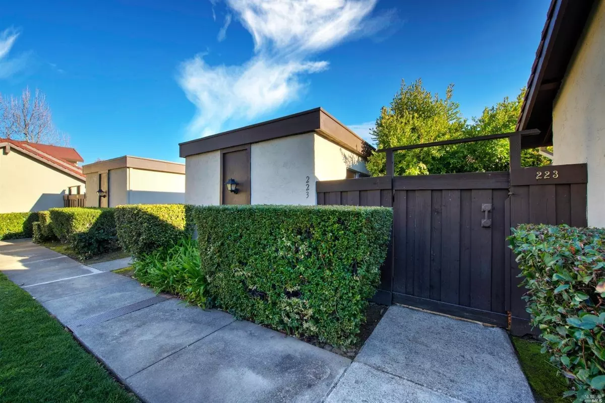 Vacaville, CA 95688,223 Fairoaks DR