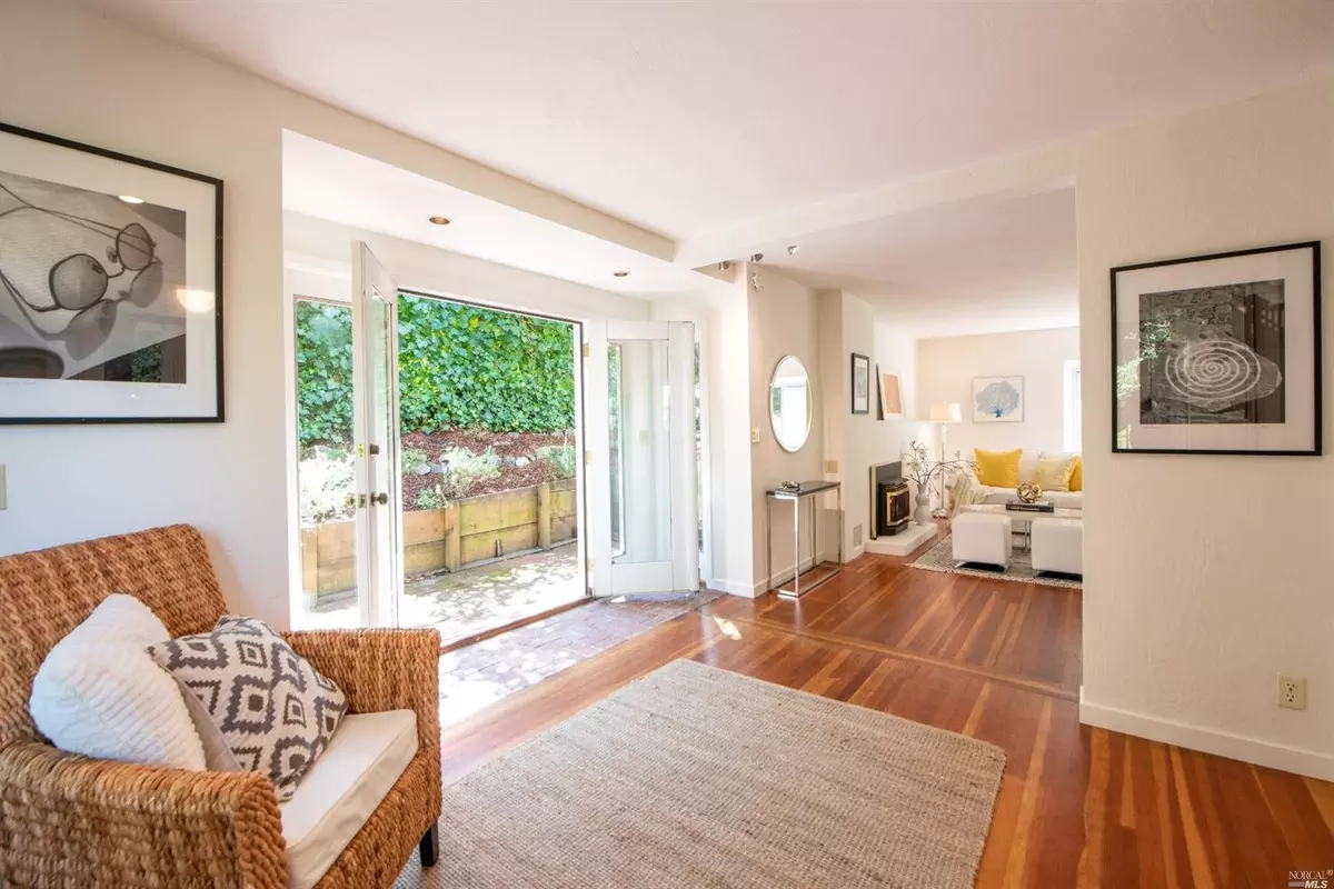 Corte Madera, CA 94925,Address not disclosed