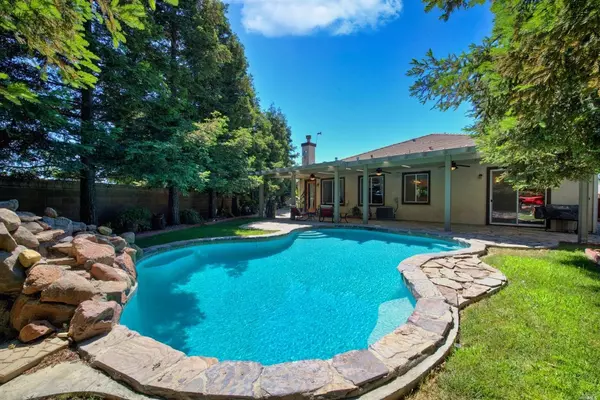 320 Rennert WAY, Dixon, CA 95620