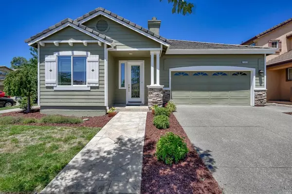 1345 EAGLE DR, Windsor, CA 95492