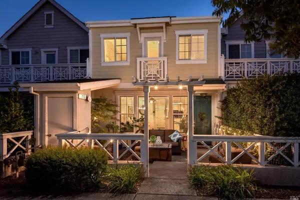 715 Yorkshire RD, Petaluma, CA 94954