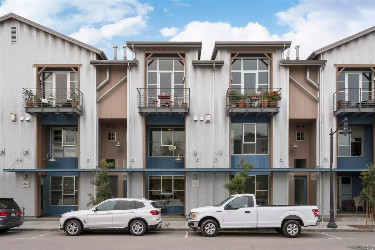 Petaluma, CA 94952,450 1st ST