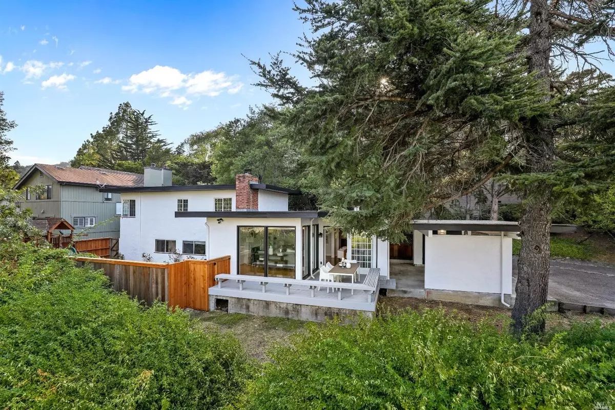 Corte Madera, CA 94925,1515 Casa Buena DR