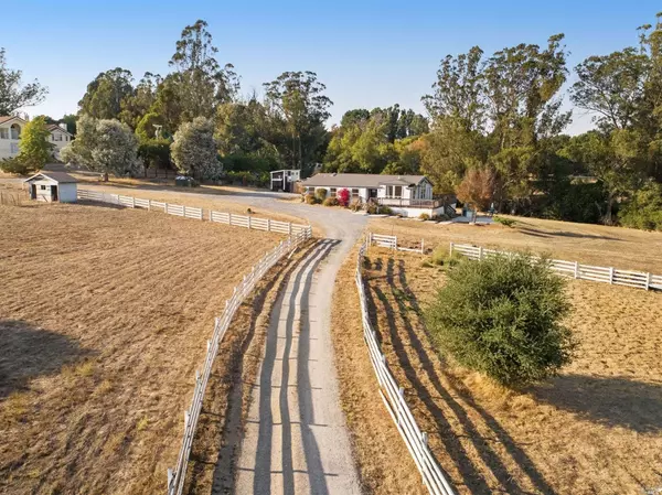 1010 Stadler LN, Petaluma, CA 94952