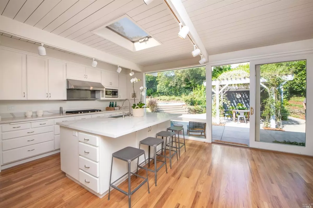 Ross, CA 94957,18 Madrona AVE