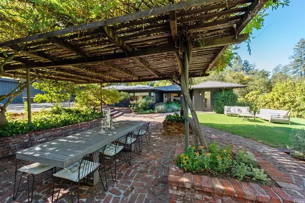 1244 N Fitch Mountain RD, Healdsburg, CA 95448