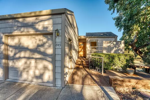 1945 Knolls DR, Santa Rosa, CA 95405