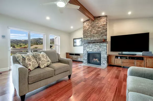 7030 Overlook DR, Santa Rosa, CA 95409