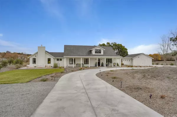 966 Thompson LN, Petaluma, CA 94952