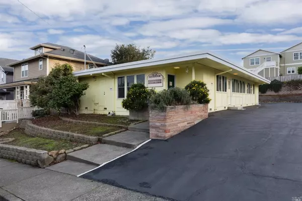 9 W El Rose DR, Petaluma, CA 94952