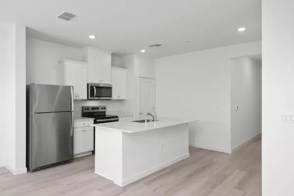 Patterson, CA 95363,812 Chatham LN