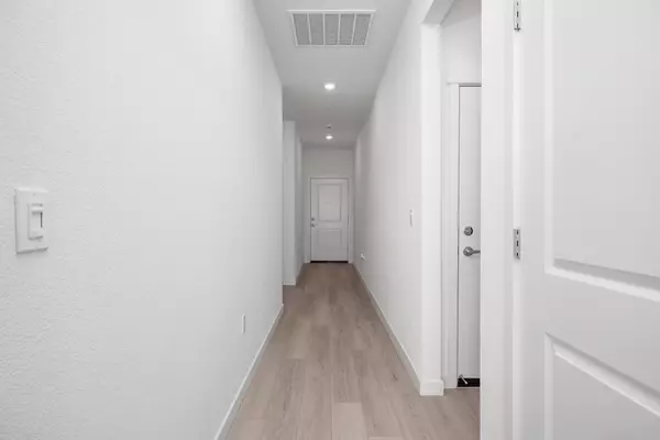 Patterson, CA 95363,816 Chatham LN