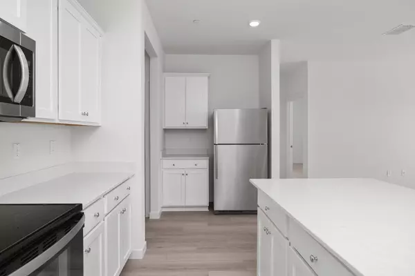 Patterson, CA 95363,805 Chatham LN