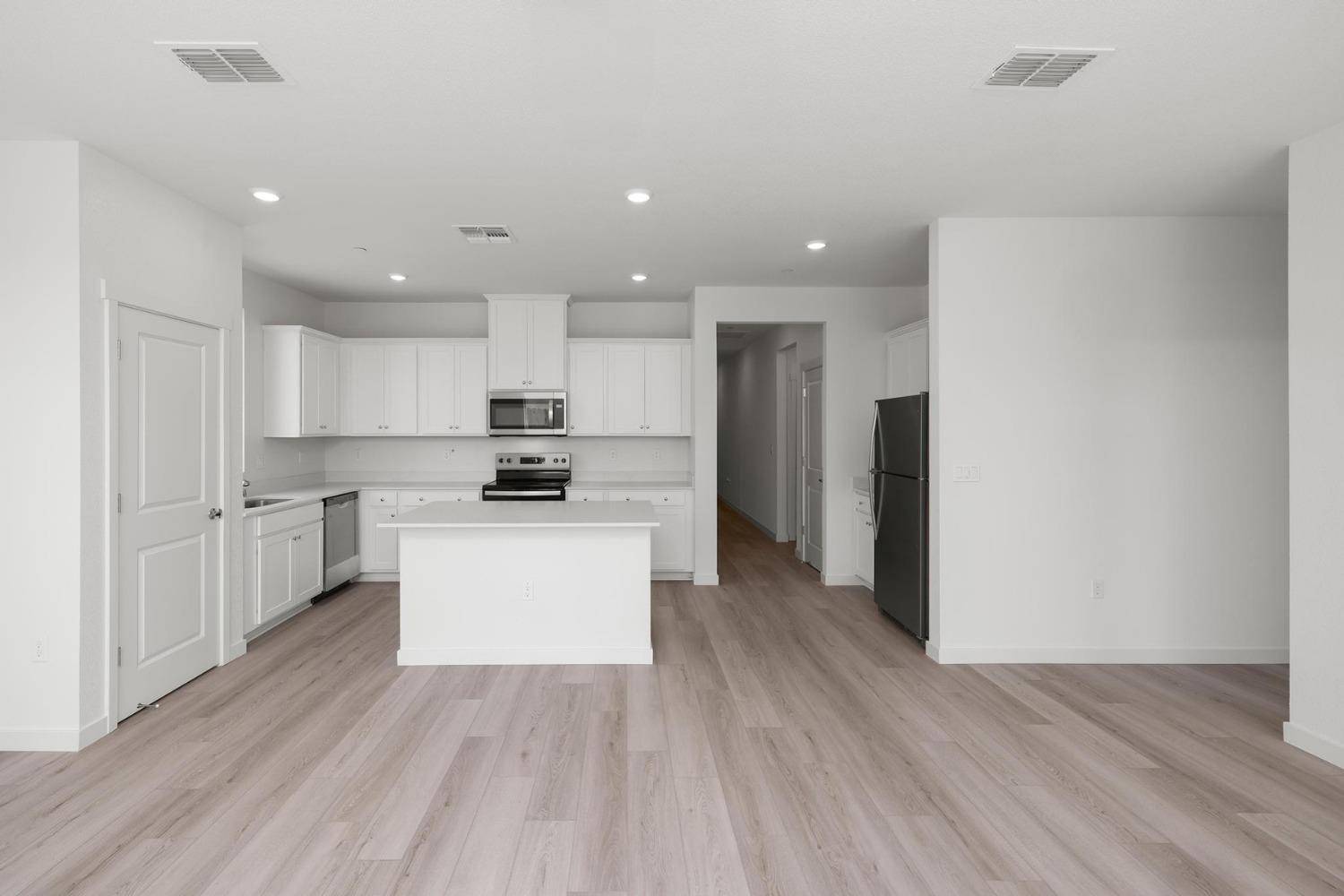 Patterson, CA 95363,817 Chatham LN