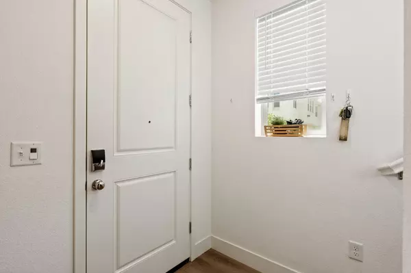 Sacramento, CA 95835,5301 E Commerce WAY 26101