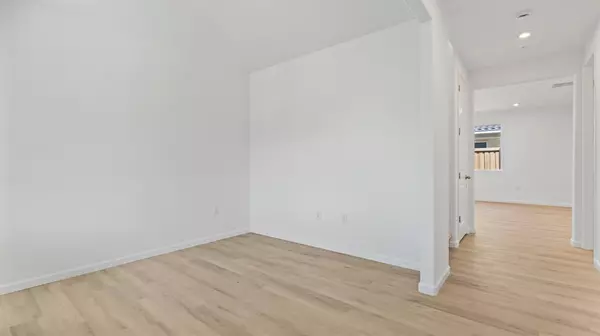 Roseville, CA 95747,3001 Red Canard WAY