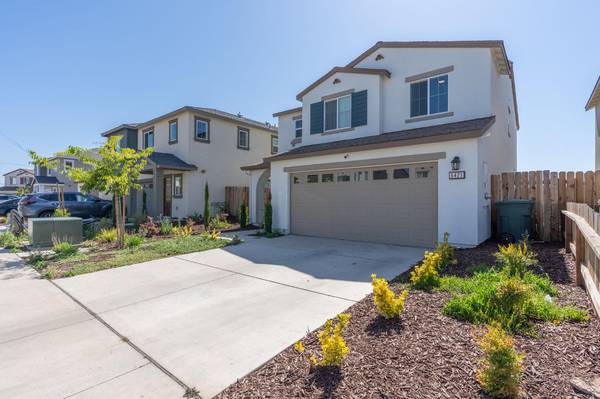 6421 Maple Leaf LN, Riverbank, CA 95367