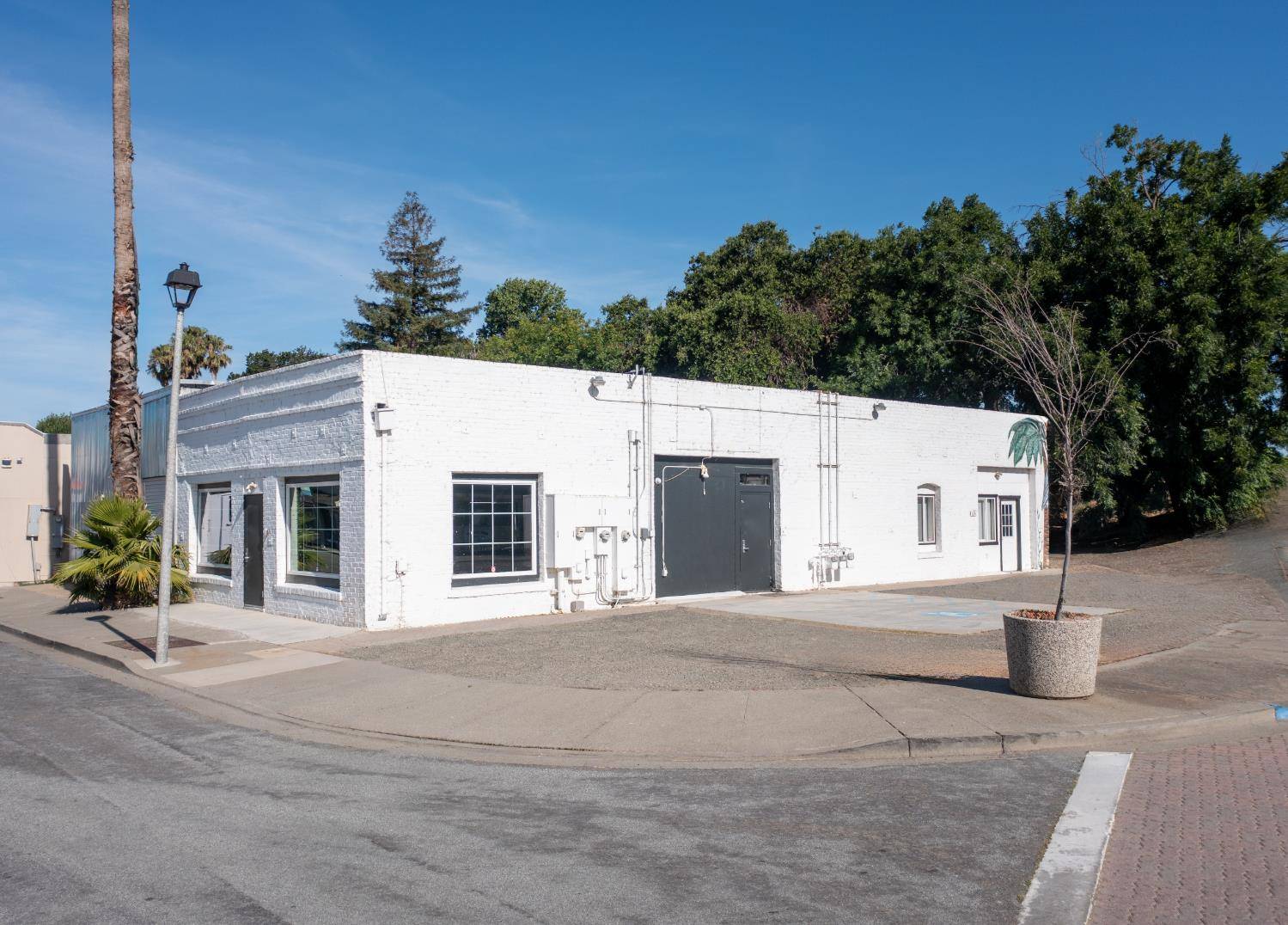Isleton, CA 95641,61 Main ST