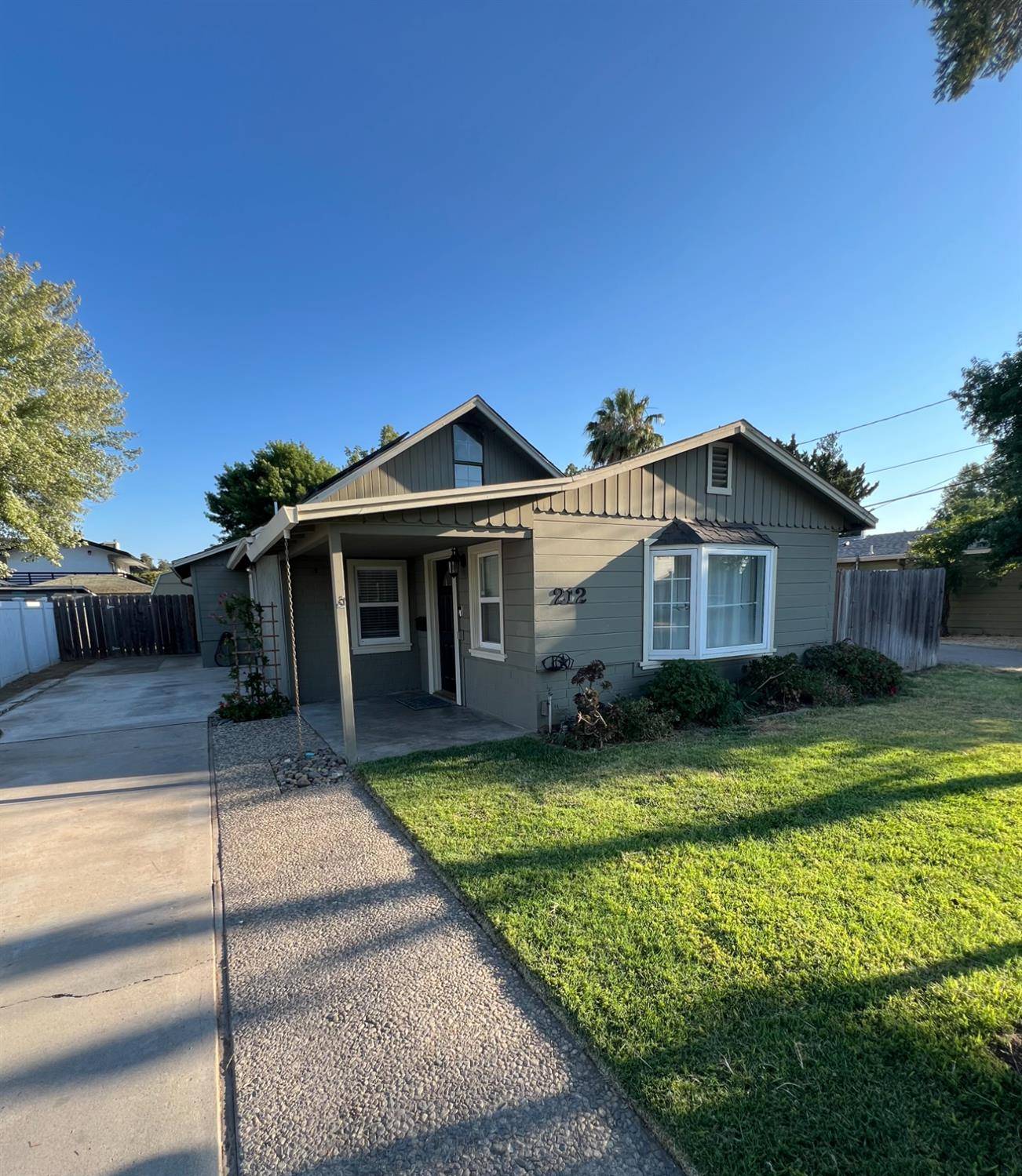 212 W 4th ST, Ripon, CA 95366
